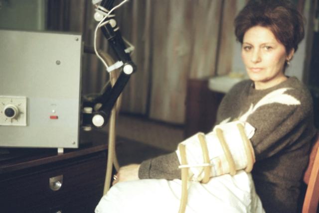 Индуктотермия на область локтевого сустава с применением кабеля-индуктора